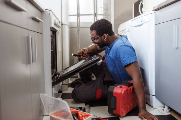 BS Appliance Expect Repair Technician at work